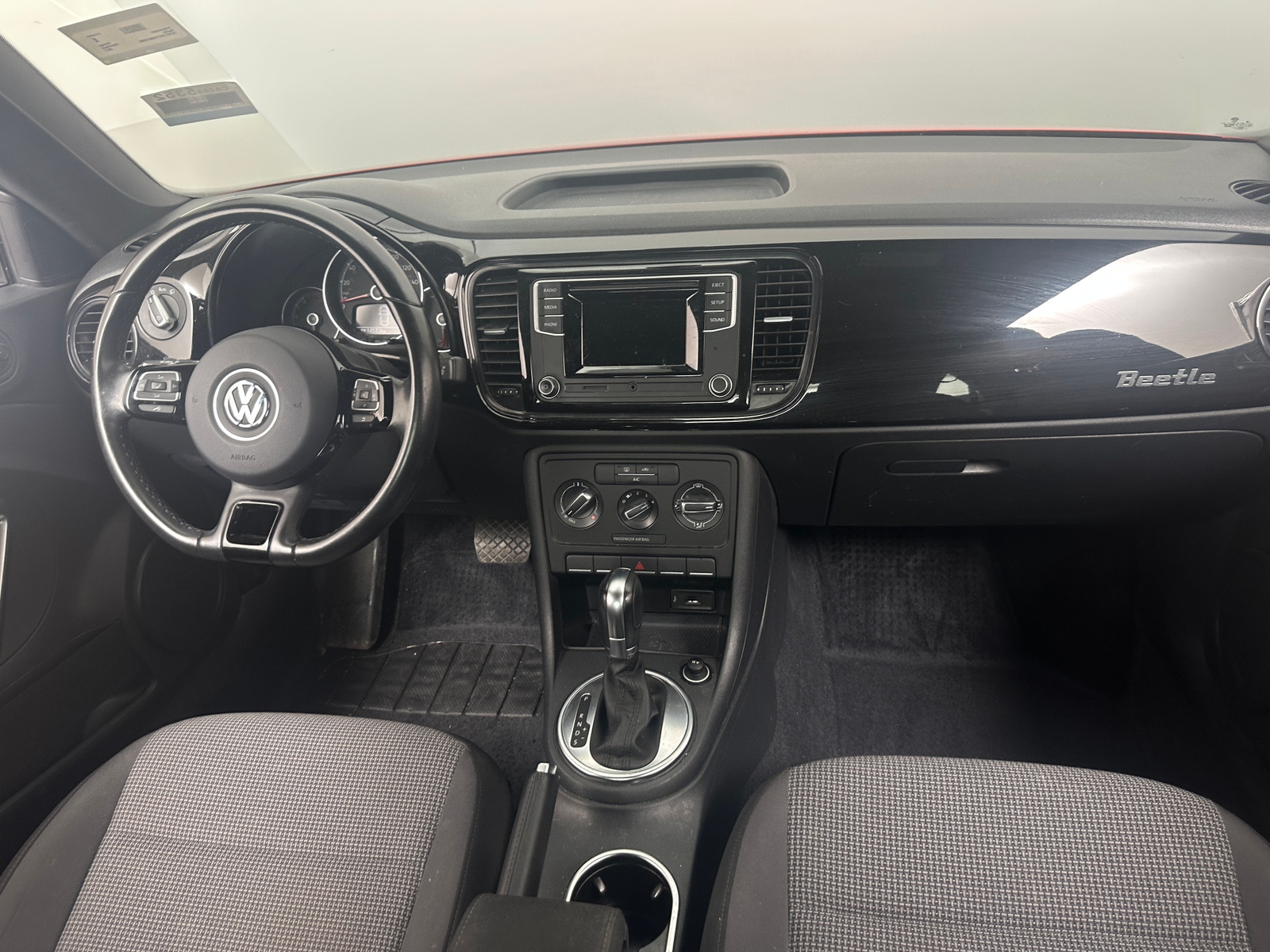 Thumbnail: 2017 Volkswagen Beetle - 3