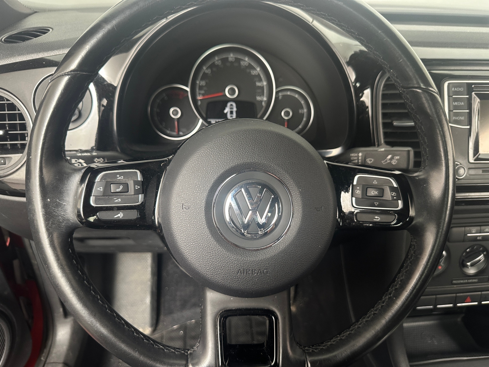 Thumbnail: 2017 Volkswagen Beetle - 5