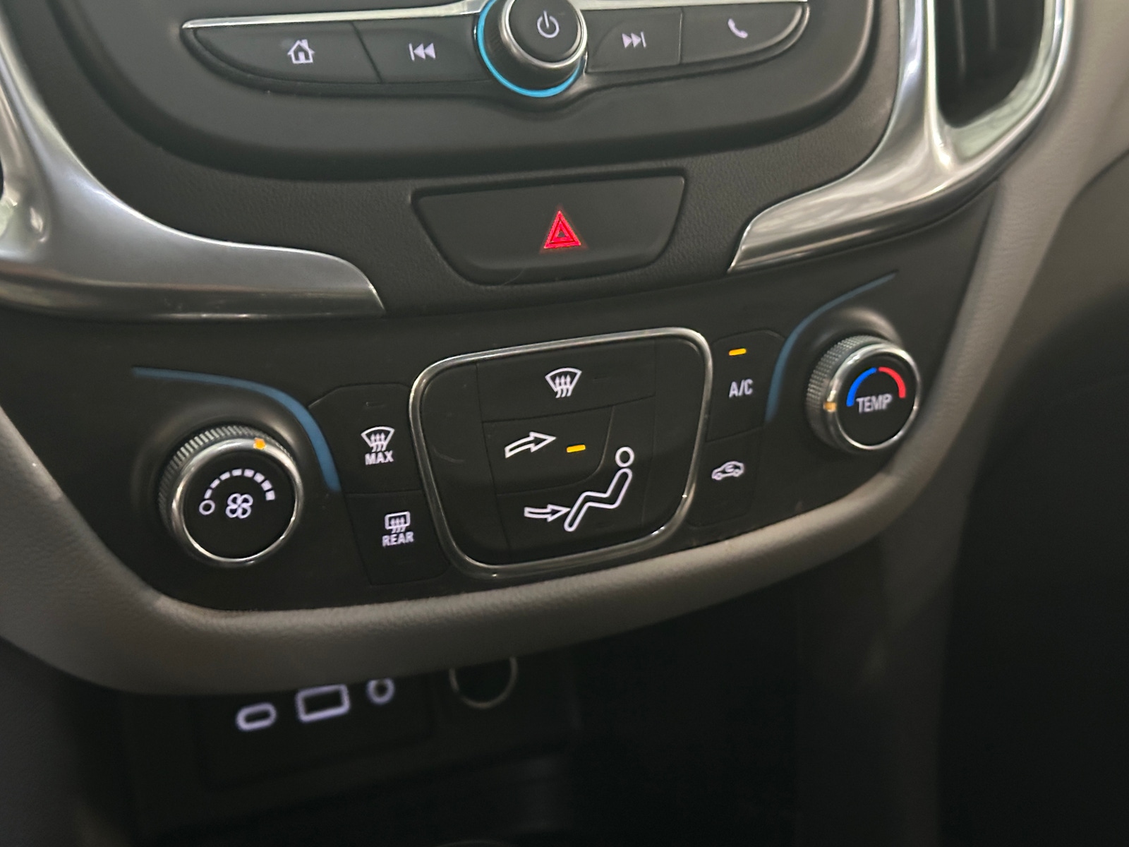 Thumbnail: 2021 Chevrolet Equinox - 4