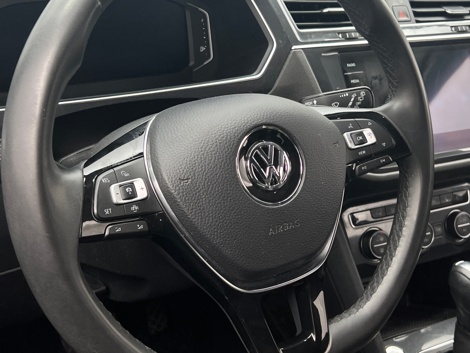 Thumbnail: 2020 Volkswagen Tiguan - 4