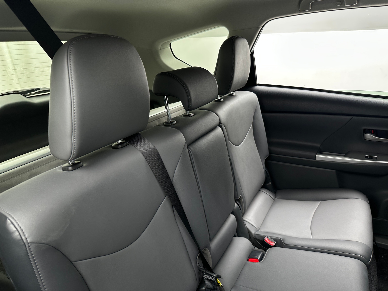 Thumbnail: 2014 Toyota Prius v - 5
