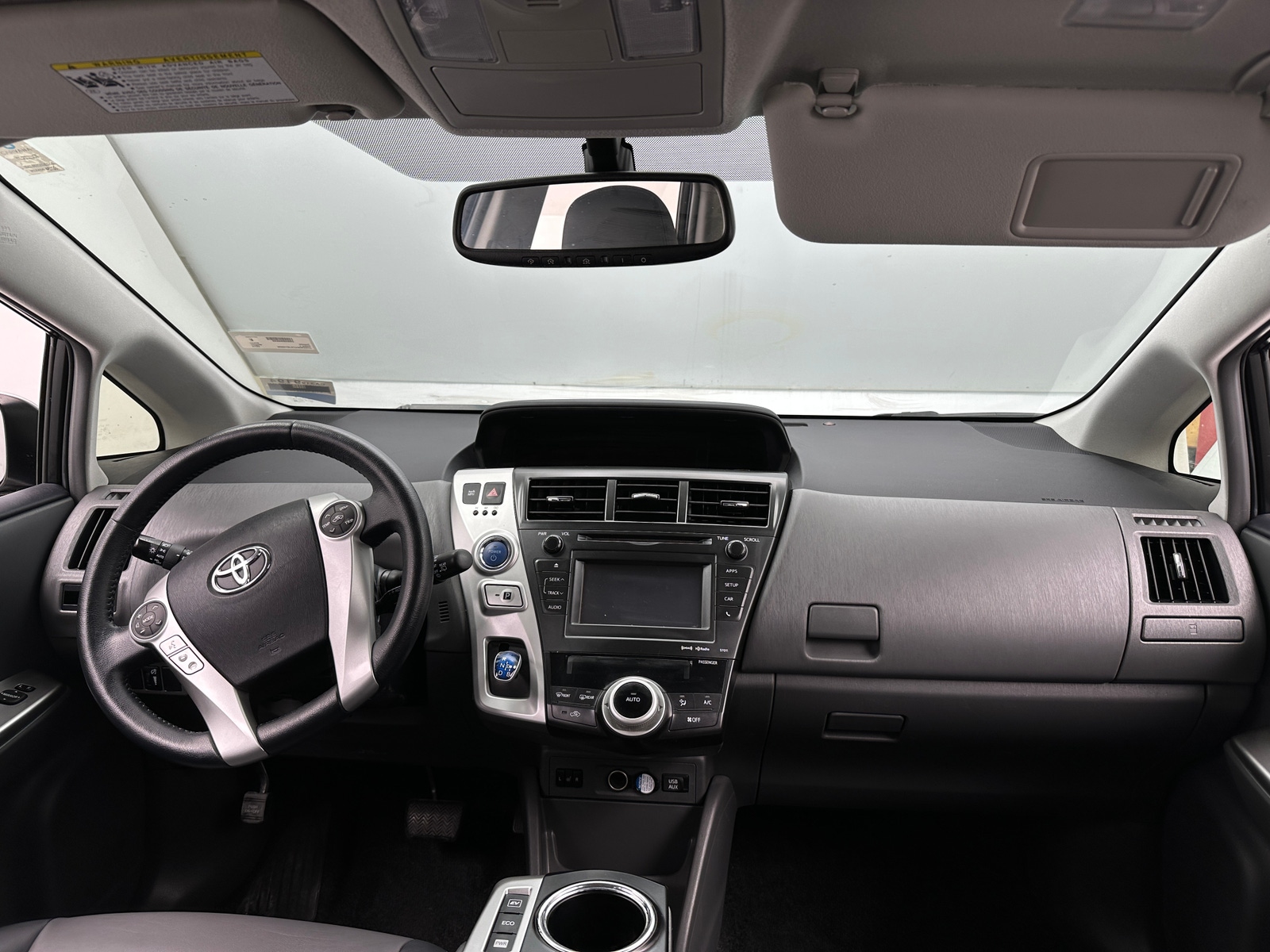 Thumbnail: 2014 Toyota Prius v - 2