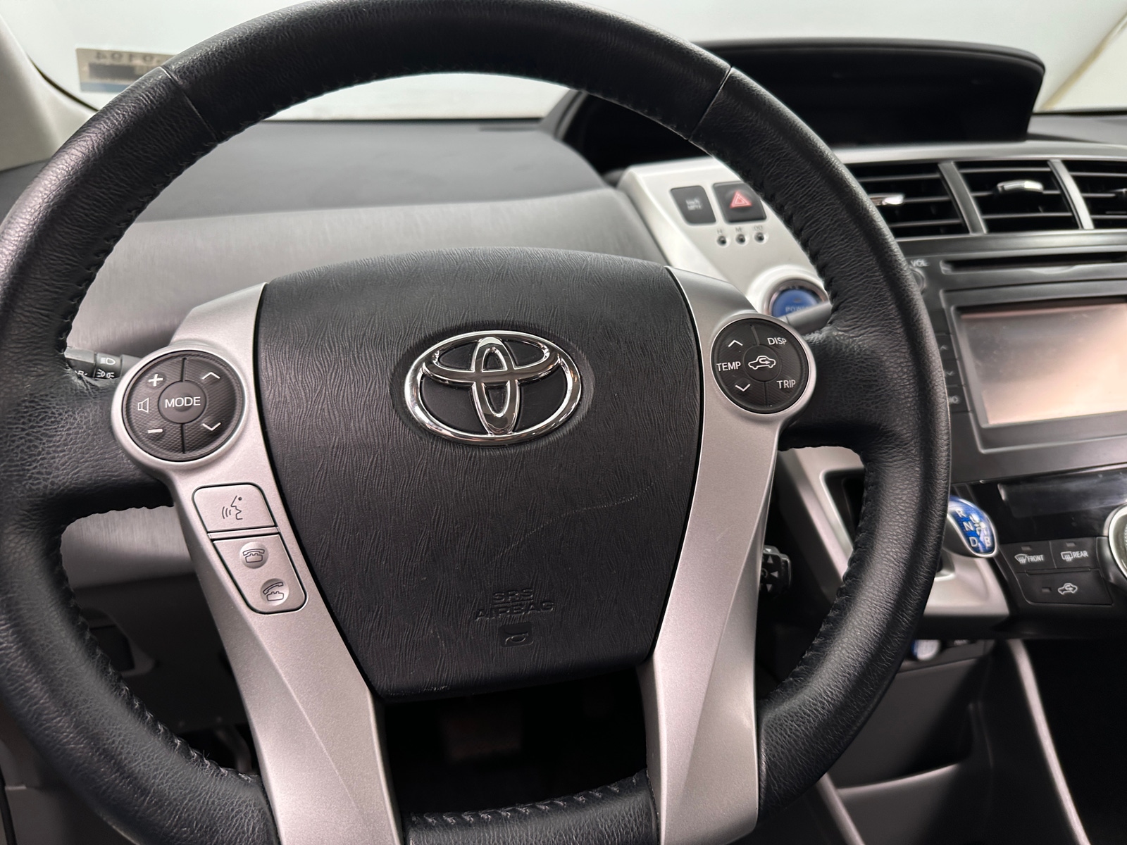 Thumbnail: 2014 Toyota Prius v - 4
