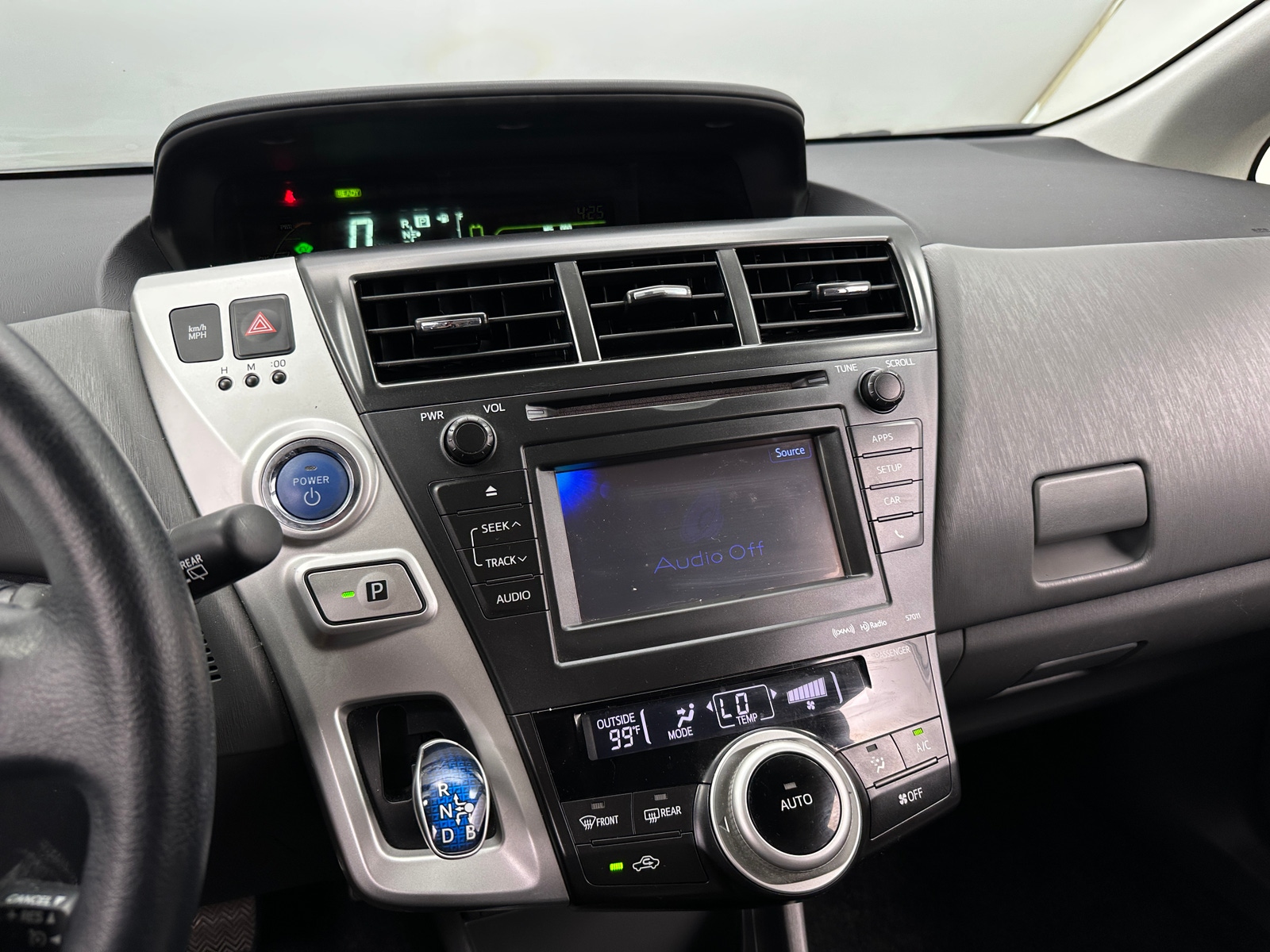 Thumbnail: 2014 Toyota Prius v - 3