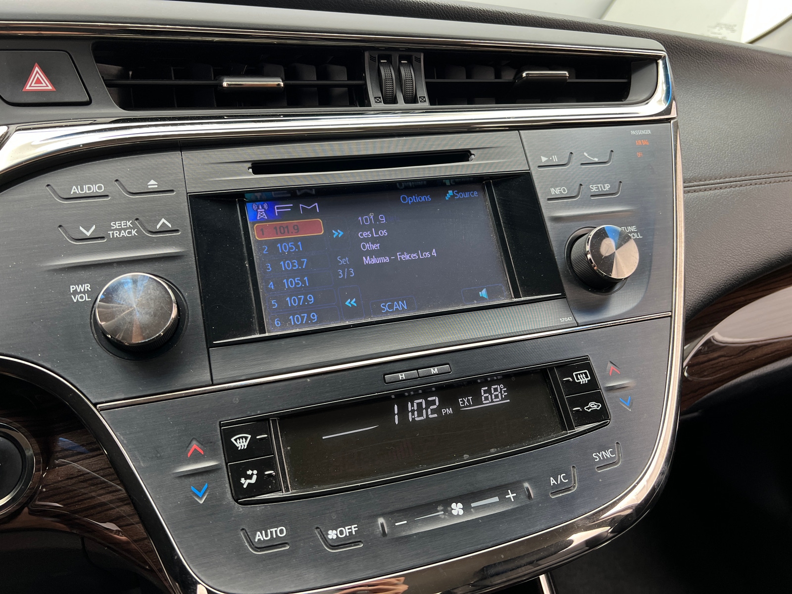 Thumbnail: 2013 Toyota Avalon - 3