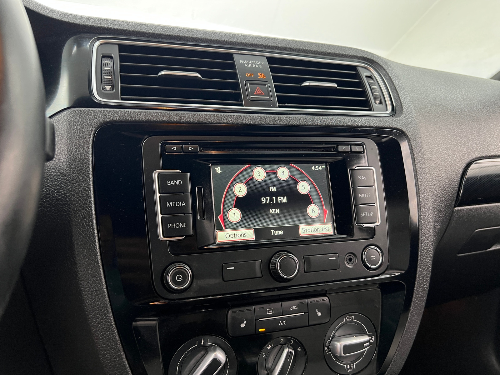 Thumbnail: 2015 Volkswagen Jetta - 4