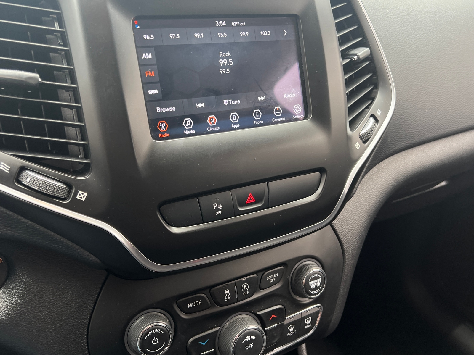 Thumbnail: 2020 Jeep Cherokee - 4