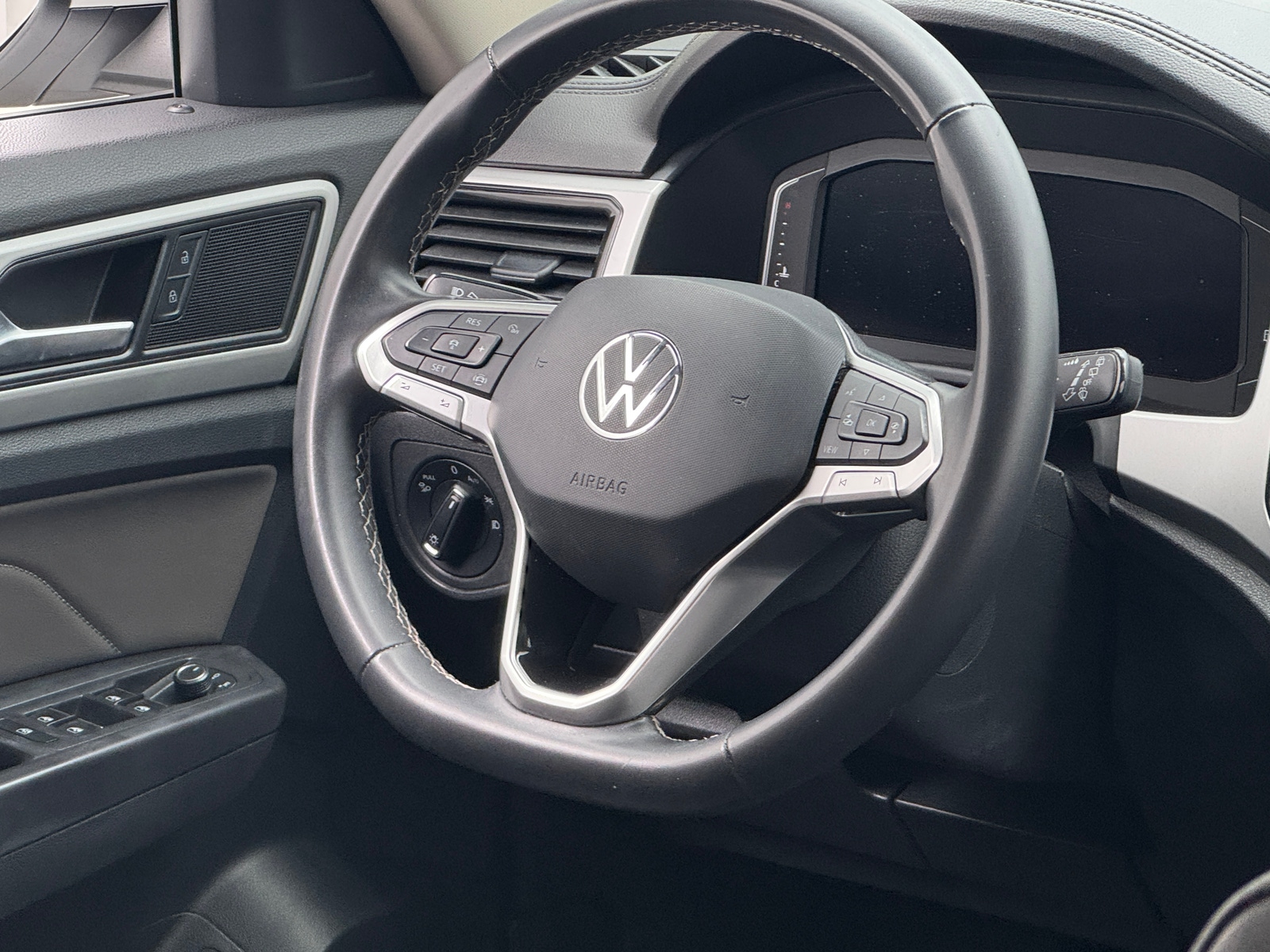 Thumbnail: 2022 Volkswagen Atlas - 4