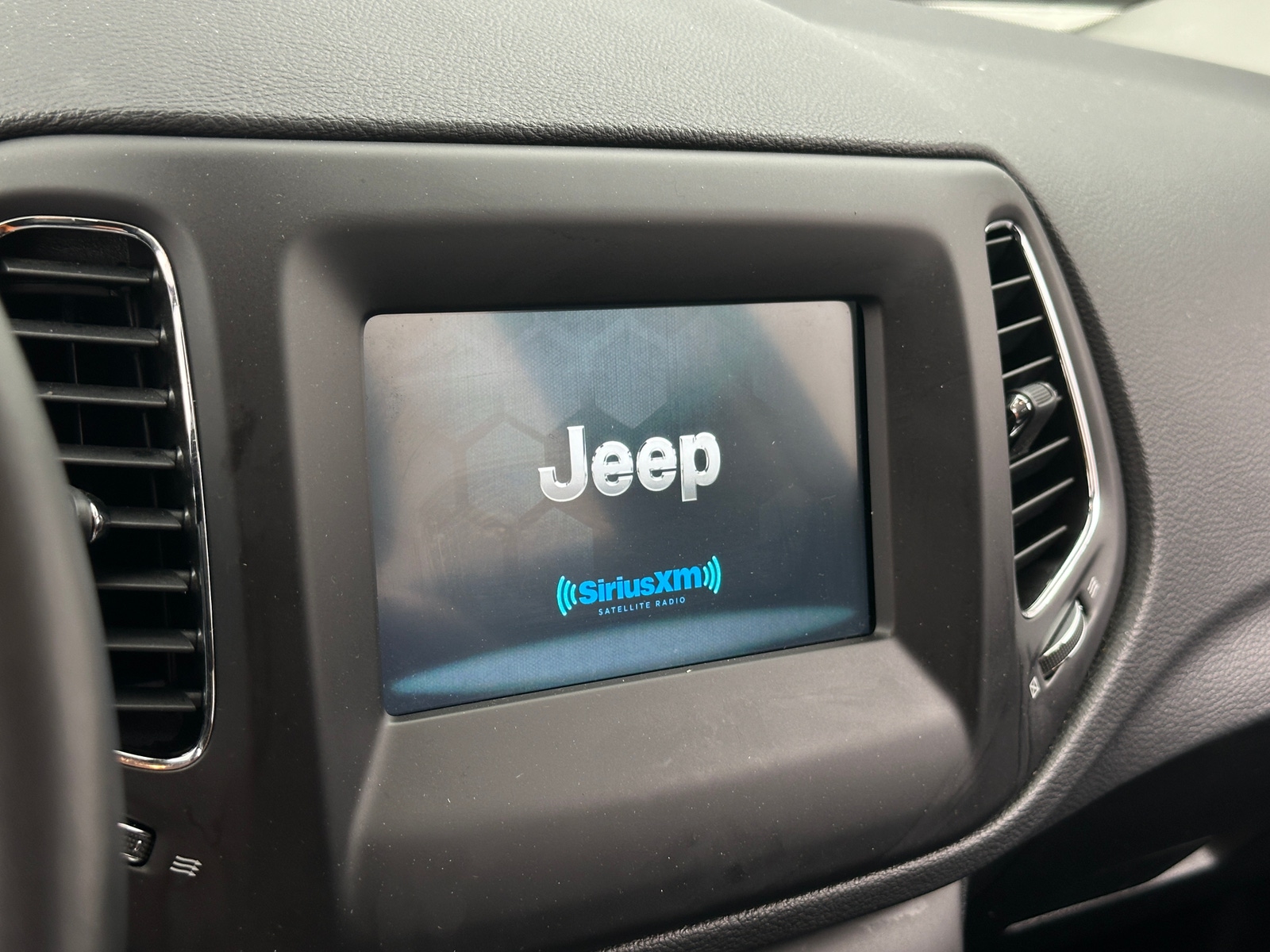 Thumbnail: 2019 Jeep Compass - 4