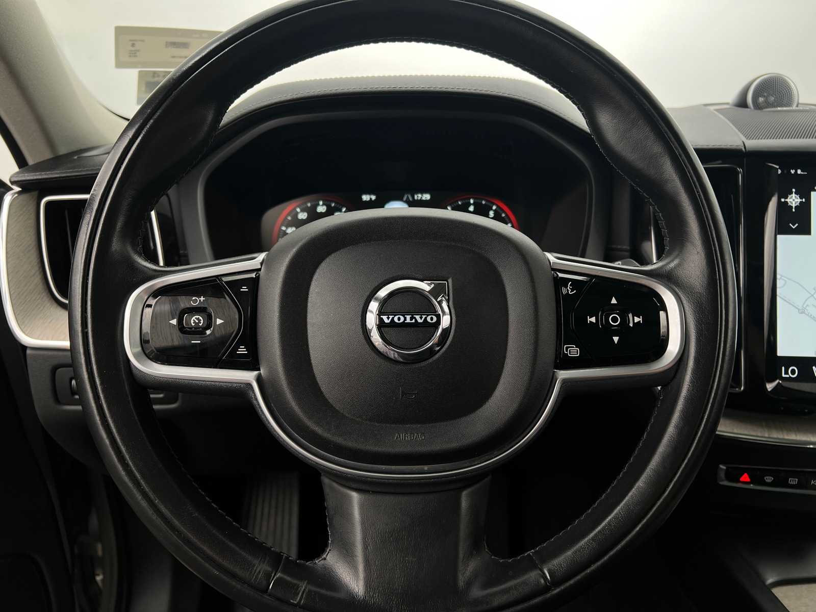 Thumbnail: 2018 Volvo XC60 - 4