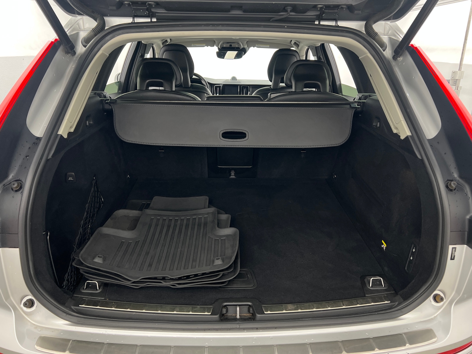 Thumbnail: 2018 Volvo XC60 - 6