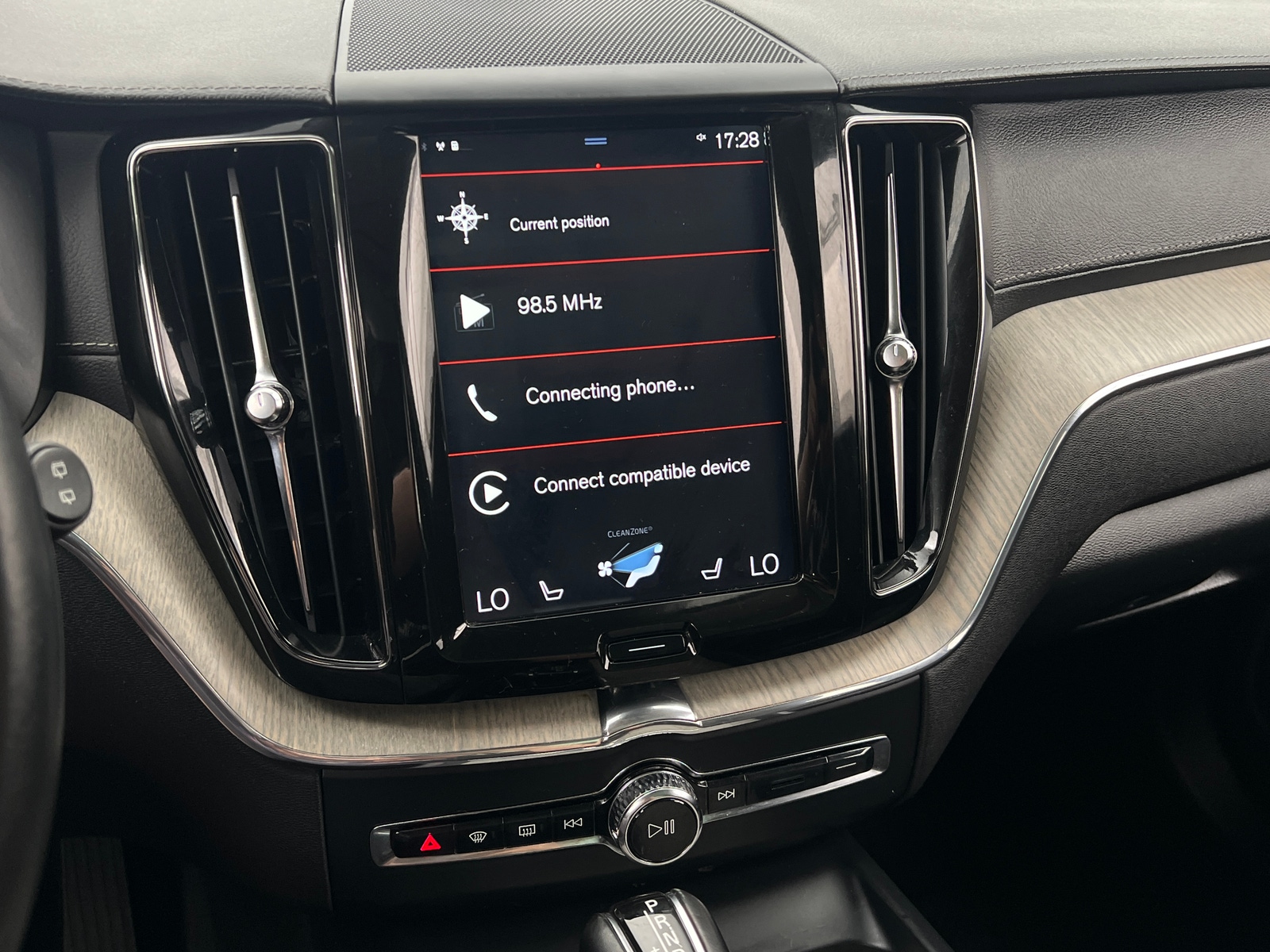 Thumbnail: 2018 Volvo XC60 - 3