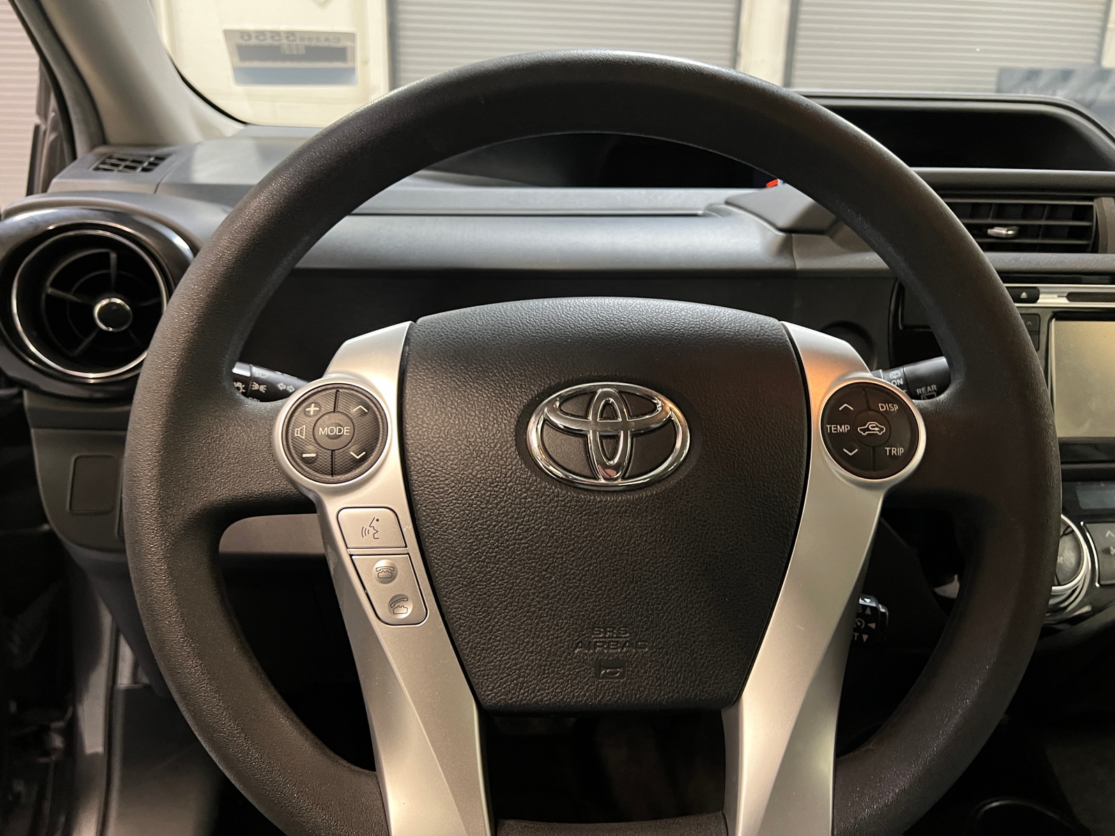 Thumbnail: 2016 Toyota Prius c - 5