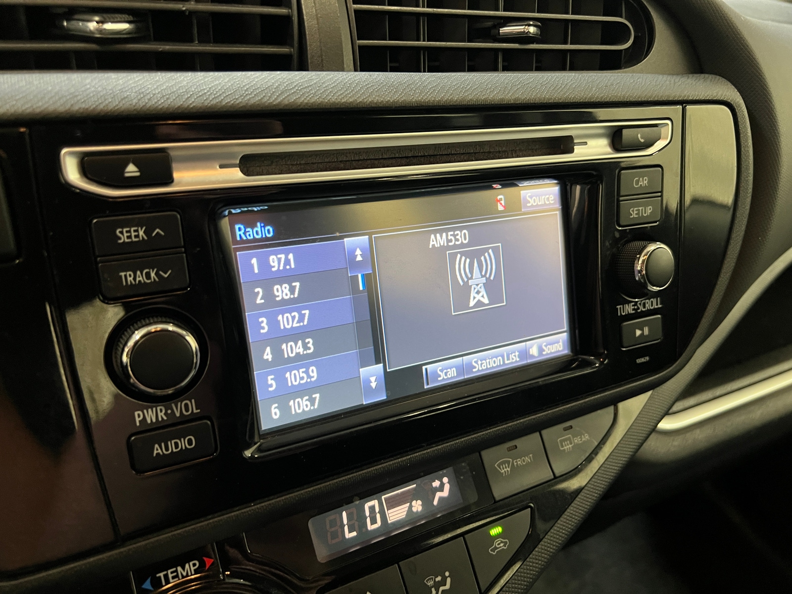 Thumbnail: 2016 Toyota Prius c - 4