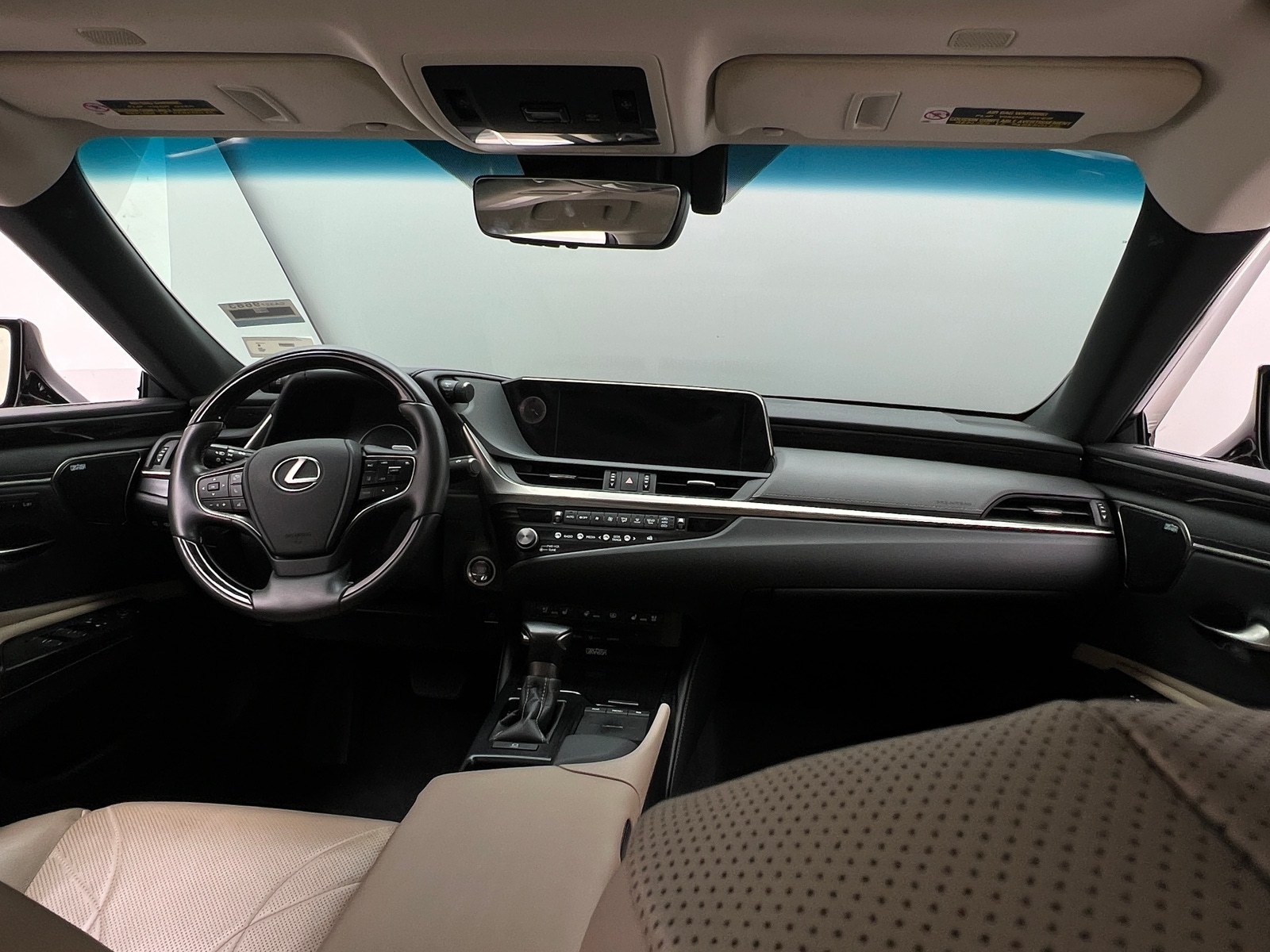 Thumbnail: 2021 Lexus ES - 3