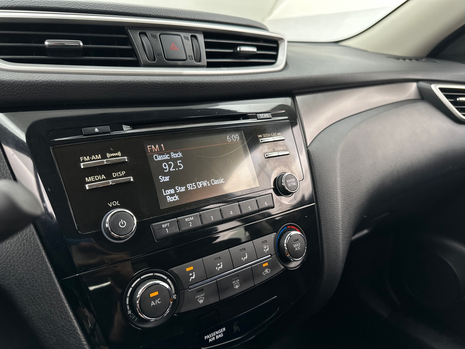 Thumbnail: 2016 Nissan Rogue - 4