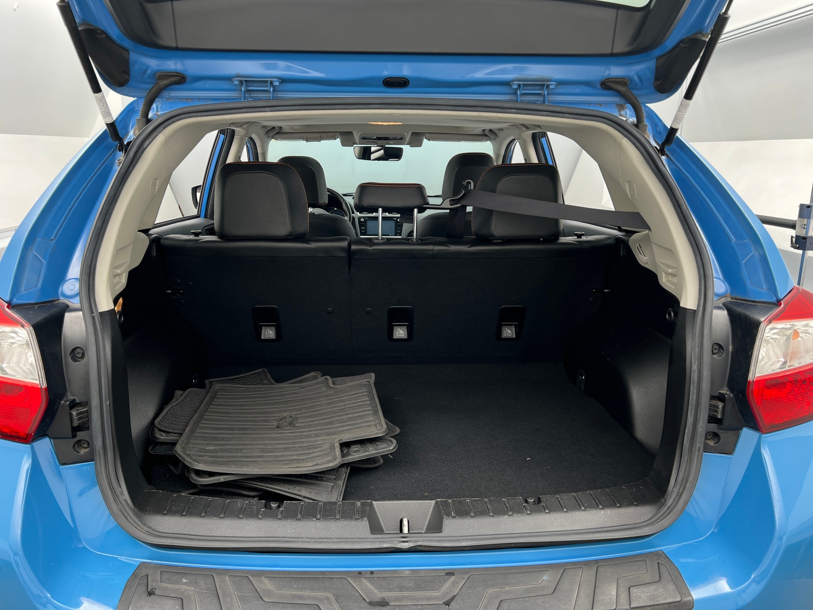 Thumbnail: 2017 Subaru Crosstrek - 6