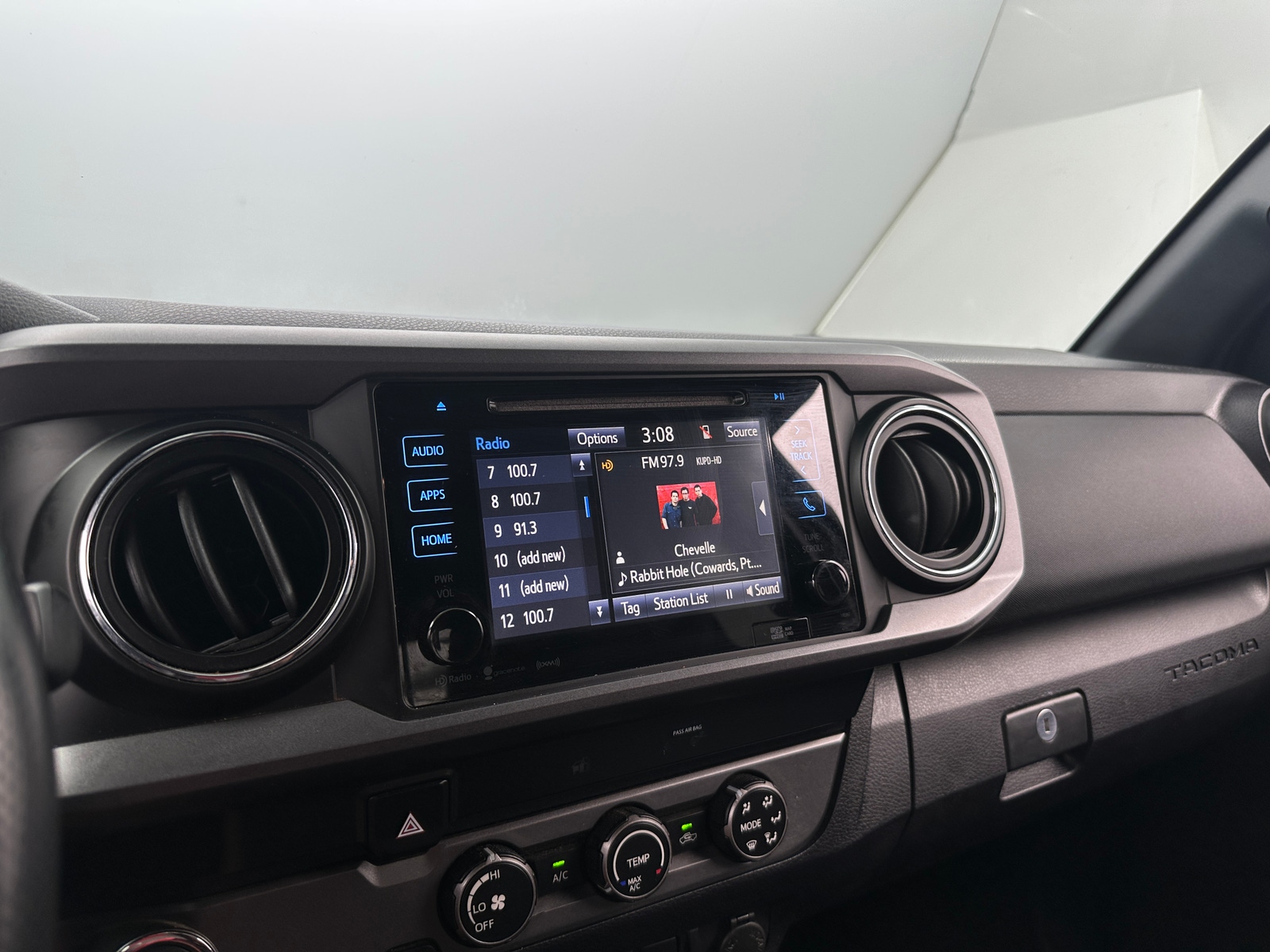 Thumbnail: 2019 Toyota Tacoma - 4