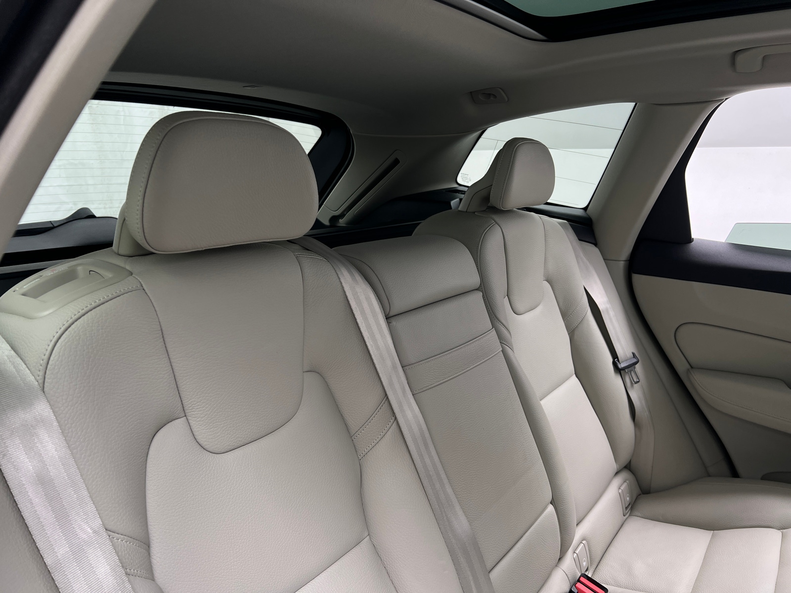 Thumbnail: 2018 Volvo XC60 - 5