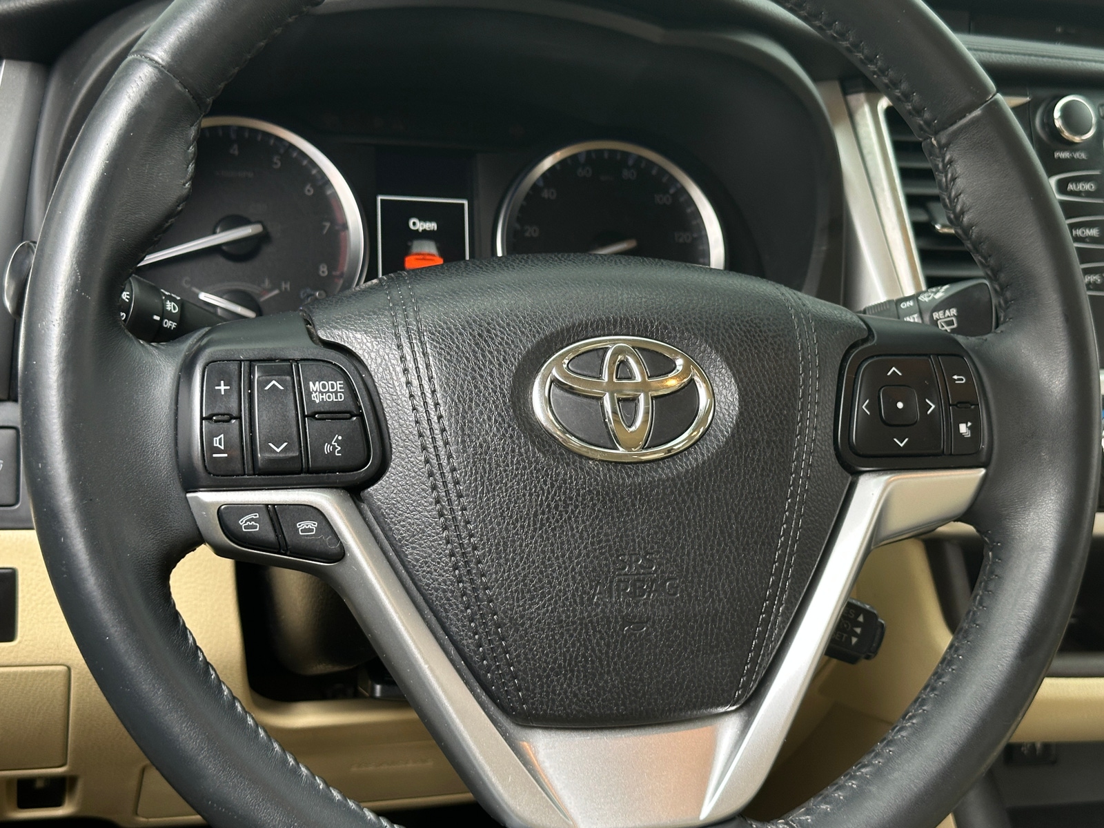 Thumbnail: 2016 Toyota Highlander - 4