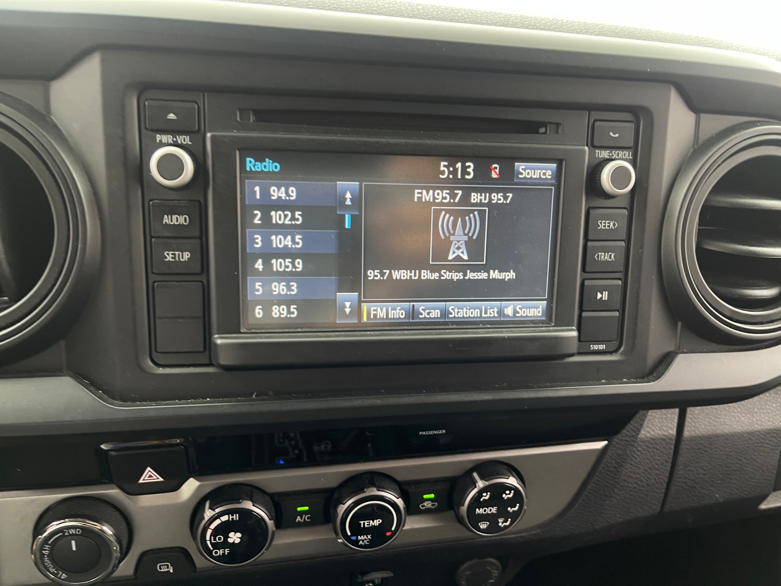 Thumbnail: 2016 Toyota Tacoma - 4