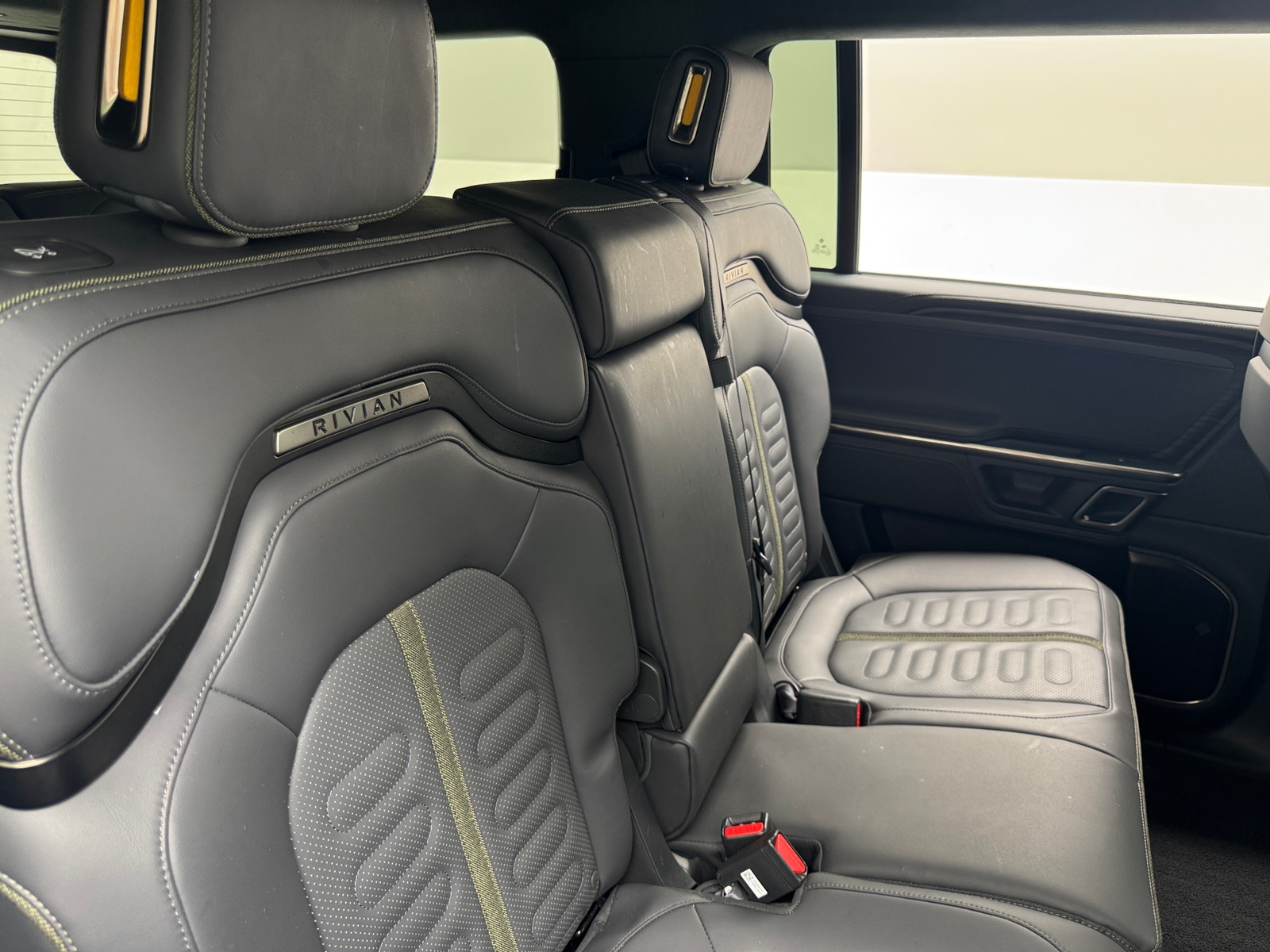 Thumbnail: 2024 Rivian R1S - 5