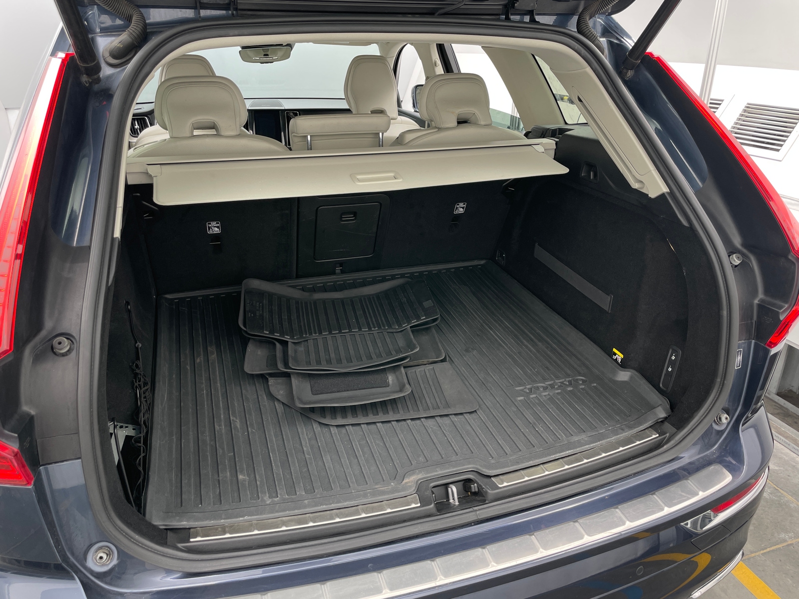 Thumbnail: 2019 Volvo XC60 - 6