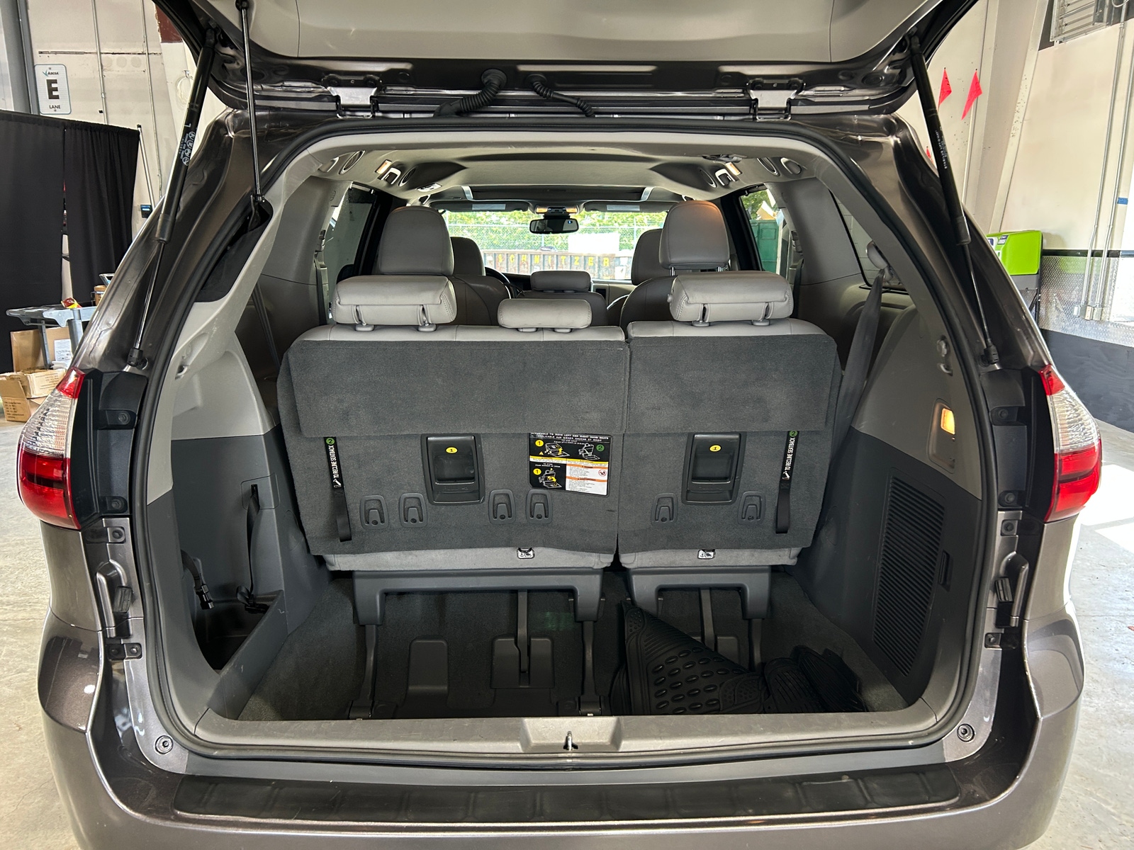 Thumbnail: 2020 Toyota Sienna - 6