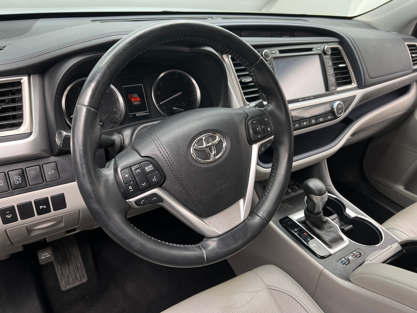 Thumbnail: 2017 Toyota Highlander - 4