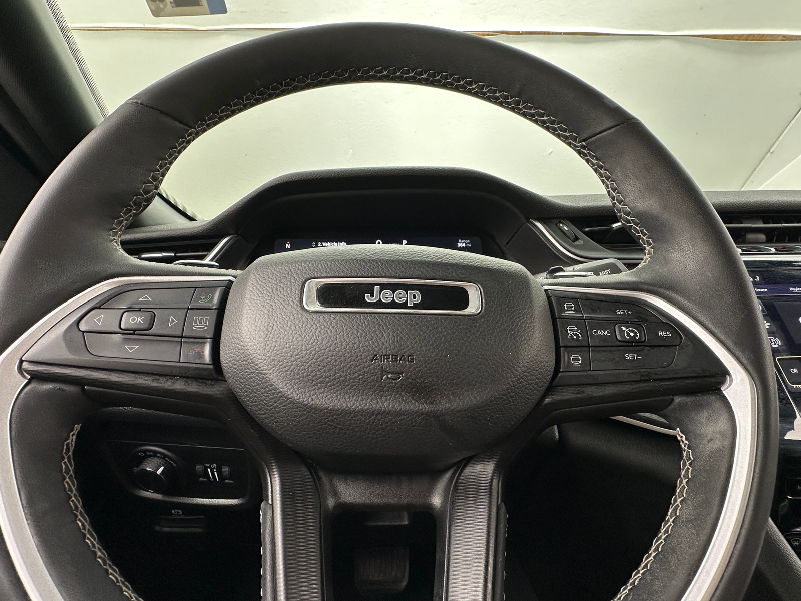Thumbnail: 2023 Jeep Grand Cherokee L - 5
