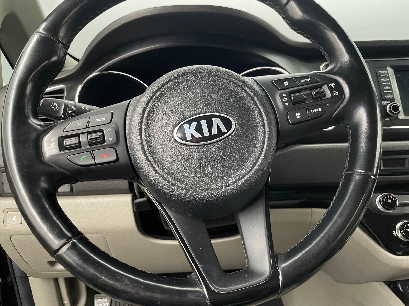 Thumbnail: 2017 Kia Sedona - 4