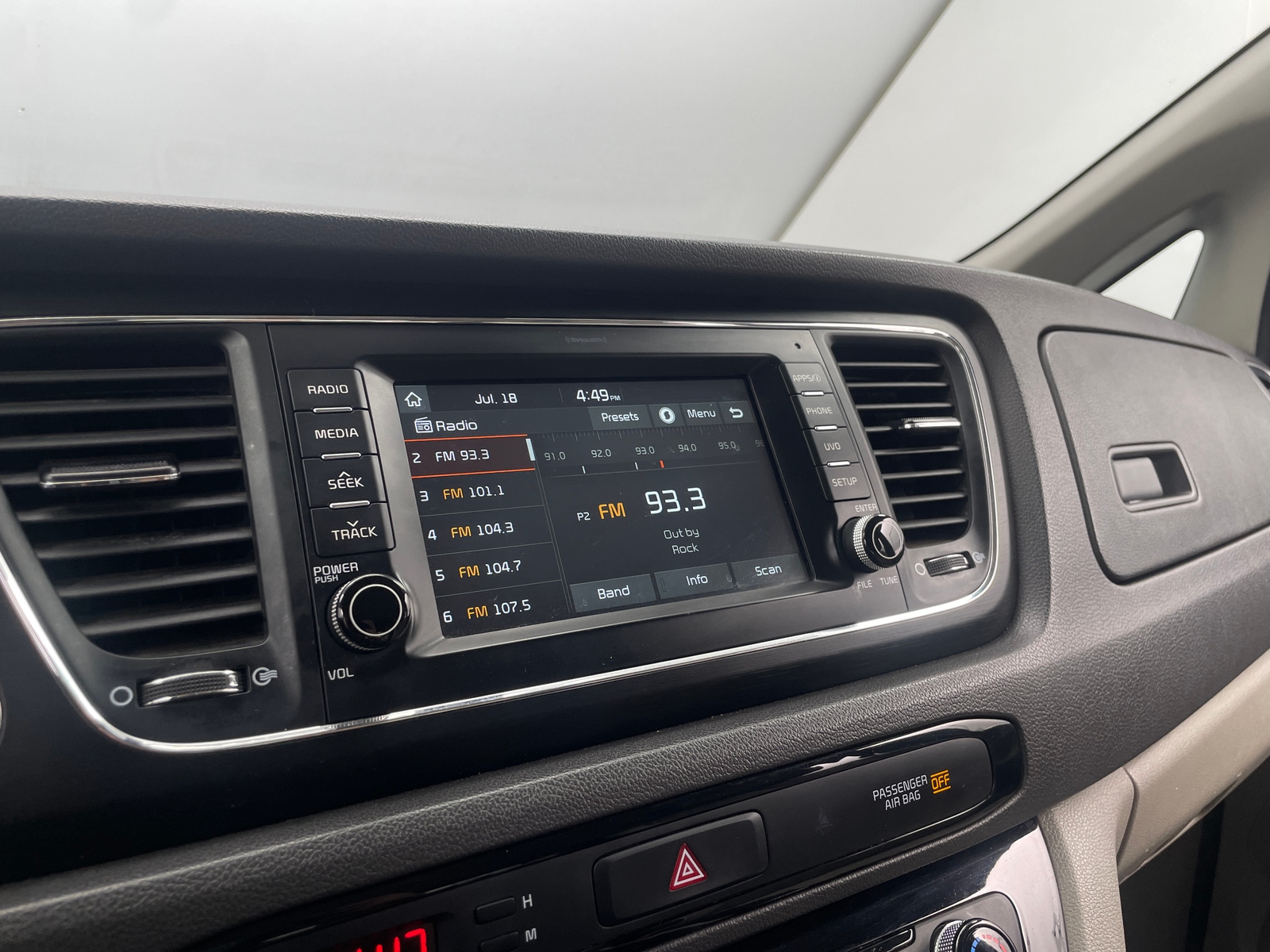 Thumbnail: 2017 Kia Sedona - 3