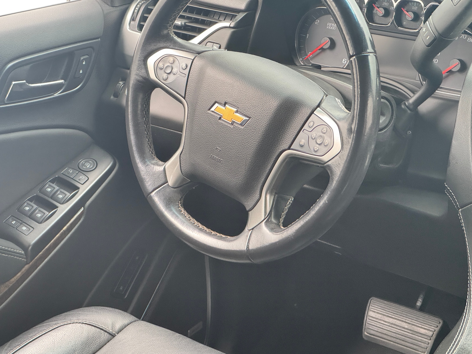 Thumbnail: 2019 Chevrolet Suburban - 4
