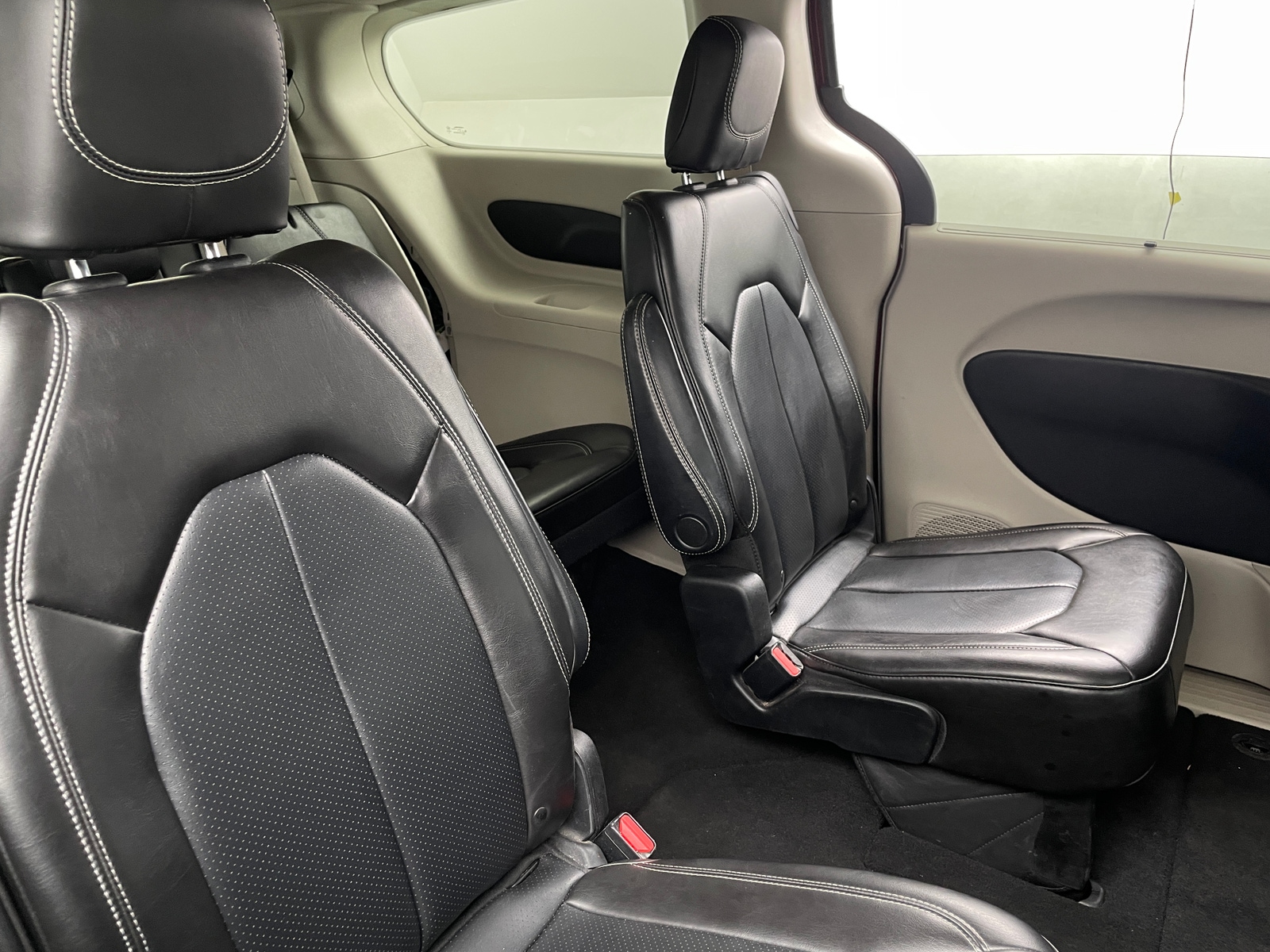 Thumbnail: 2021 Chrysler Voyager - 5