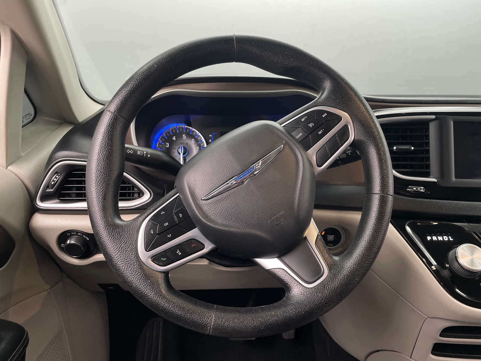 Thumbnail: 2021 Chrysler Voyager - 4