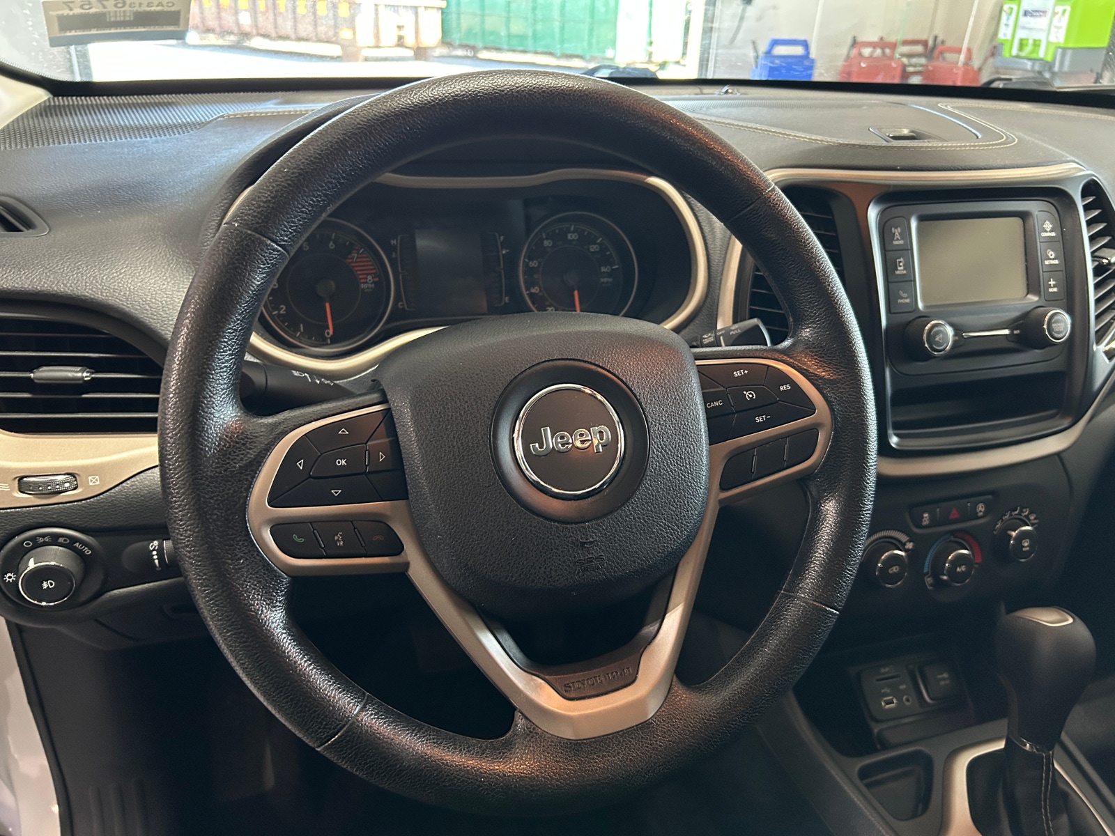 Thumbnail: 2018 Jeep Cherokee - 5
