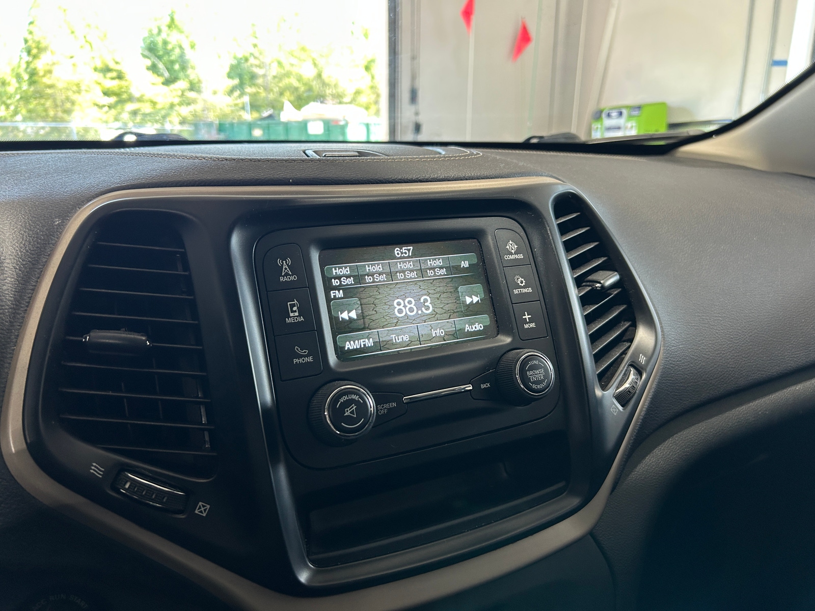 Thumbnail: 2018 Jeep Cherokee - 4