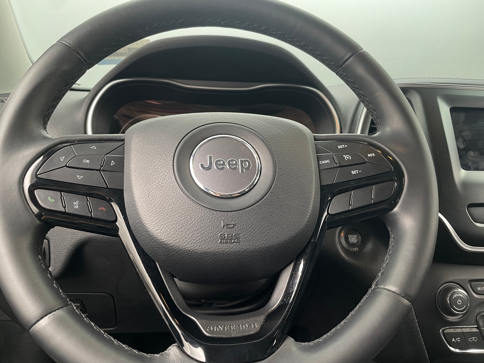 Thumbnail: 2020 Jeep Cherokee - 4