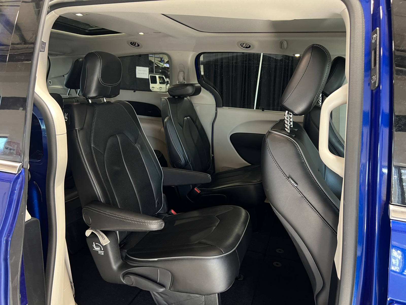 Thumbnail: 2019 Chrysler Pacifica - 5