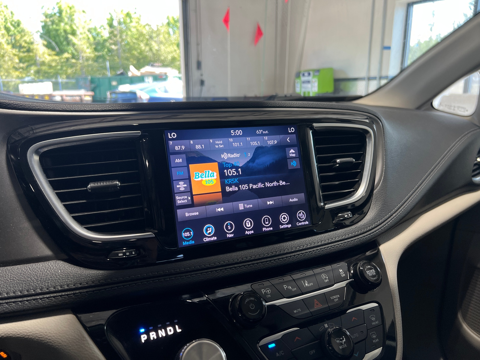 Thumbnail: 2019 Chrysler Pacifica - 3