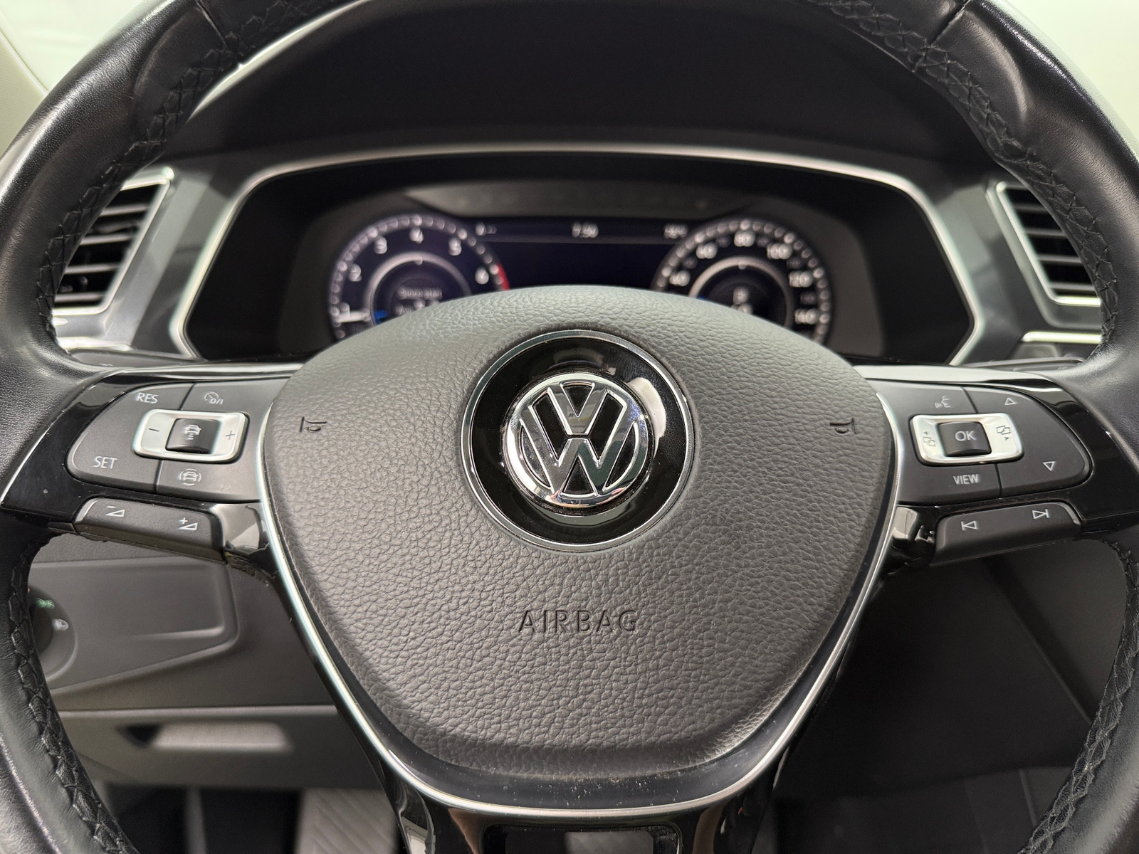 Thumbnail: 2019 Volkswagen Tiguan - 4