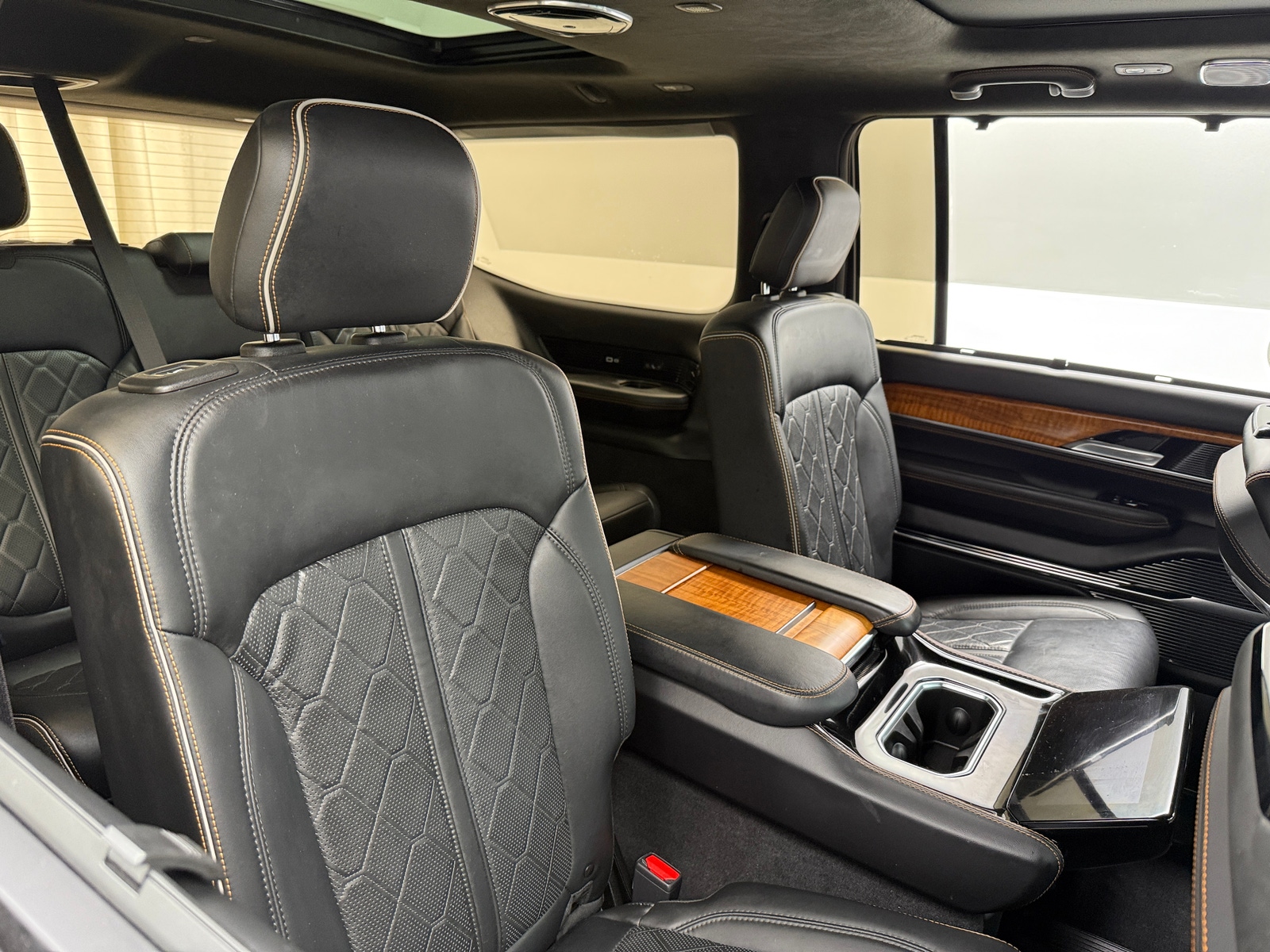 Thumbnail: 2022 Jeep Grand Wagoneer - 5