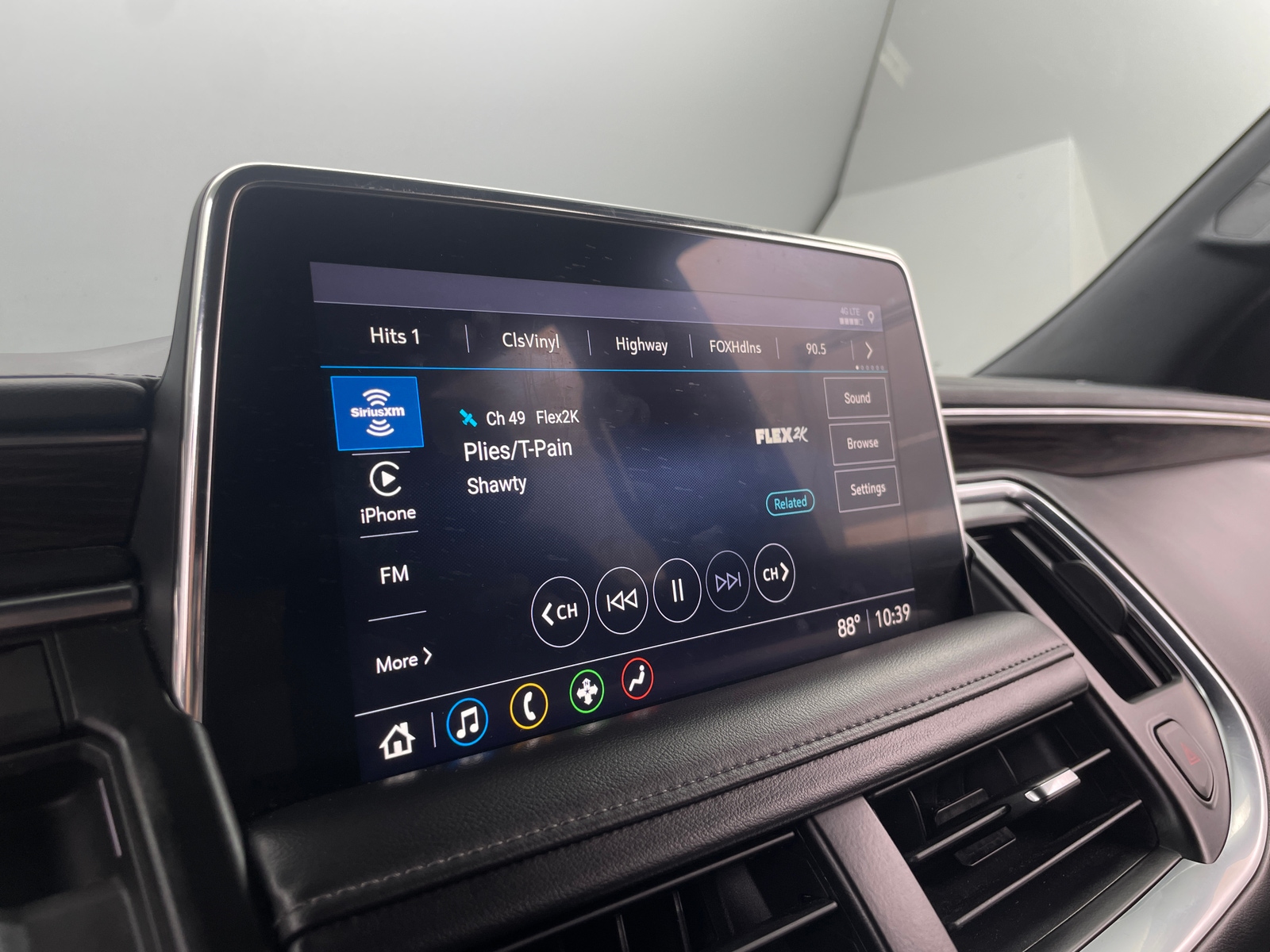 Thumbnail: 2021 Chevrolet Suburban - 4