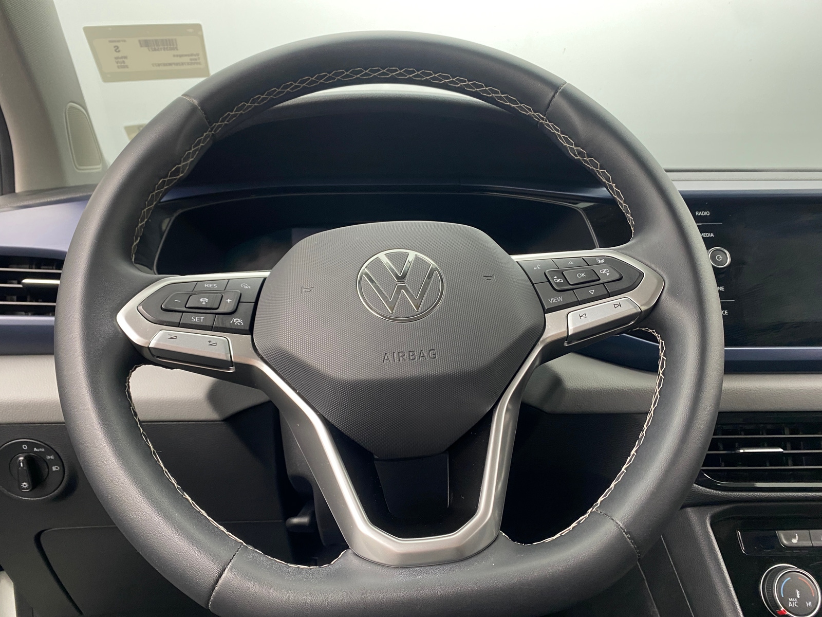 Thumbnail: 2023 Volkswagen Taos - 4