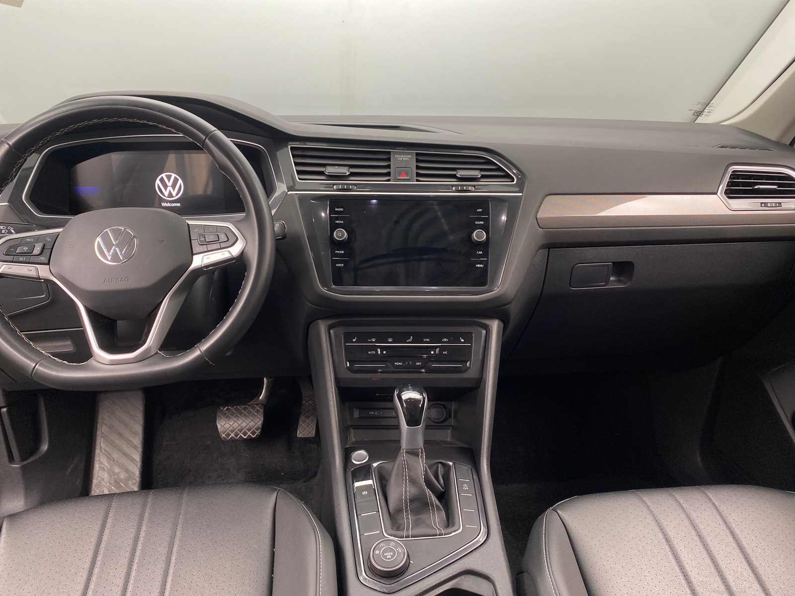 Thumbnail: 2024 Volkswagen Tiguan - 2