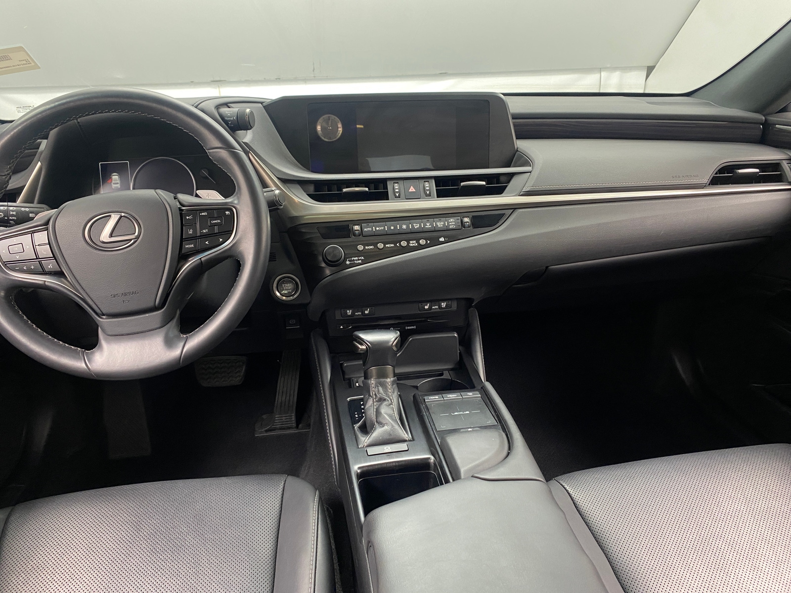 Thumbnail: 2020 Lexus ES - 2