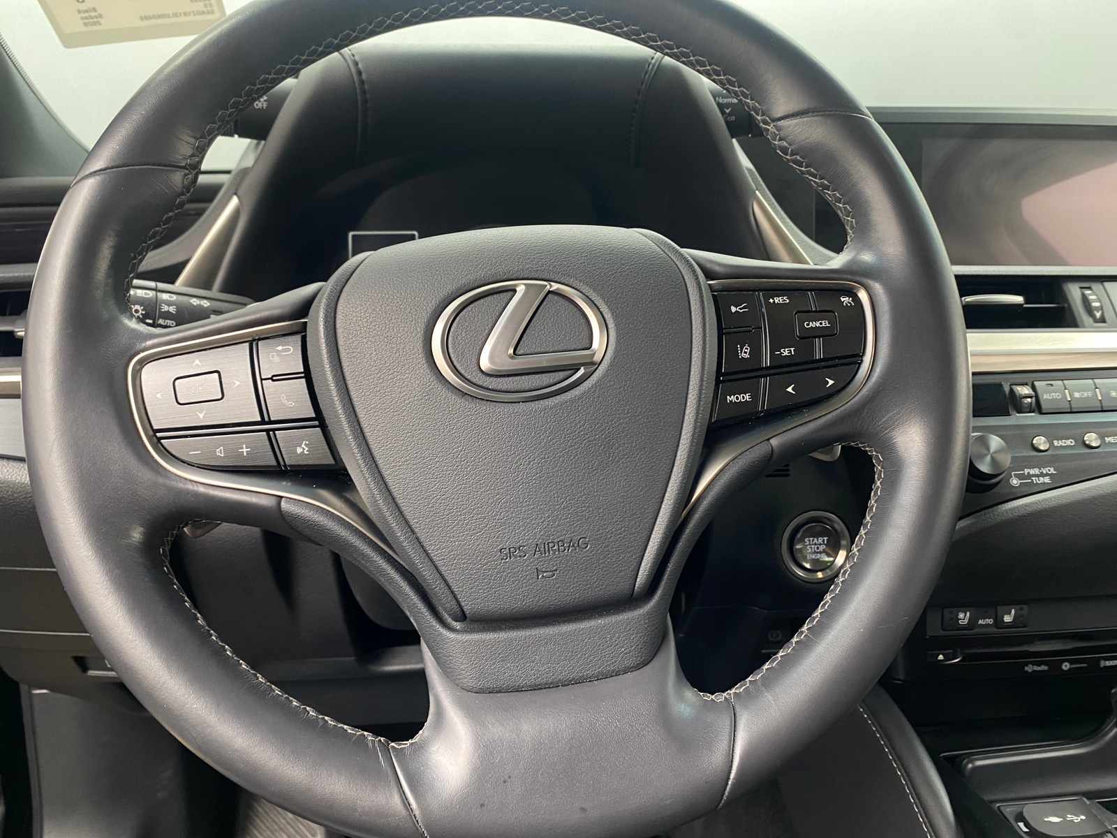 Thumbnail: 2020 Lexus ES - 4