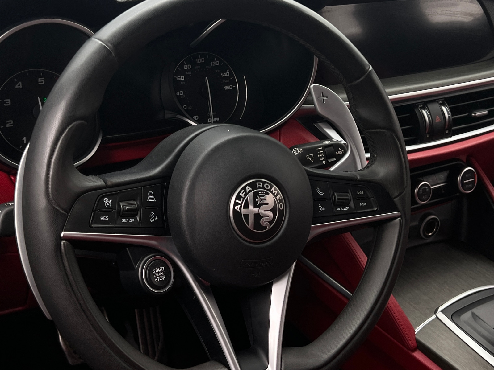 Thumbnail: 2018 Alfa Romeo Stelvio - 4