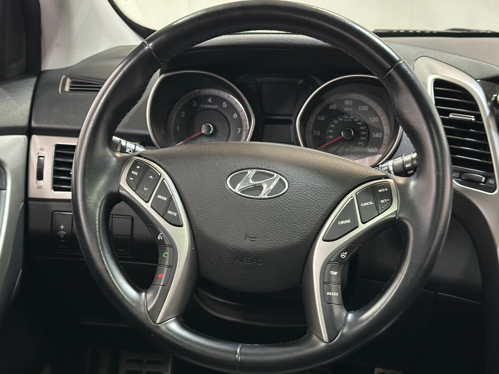 Thumbnail: 2014 Hyundai Elantra - 5