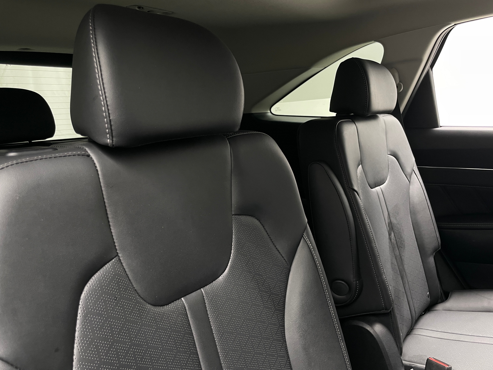 Thumbnail: 2023 Kia Sorento - 5